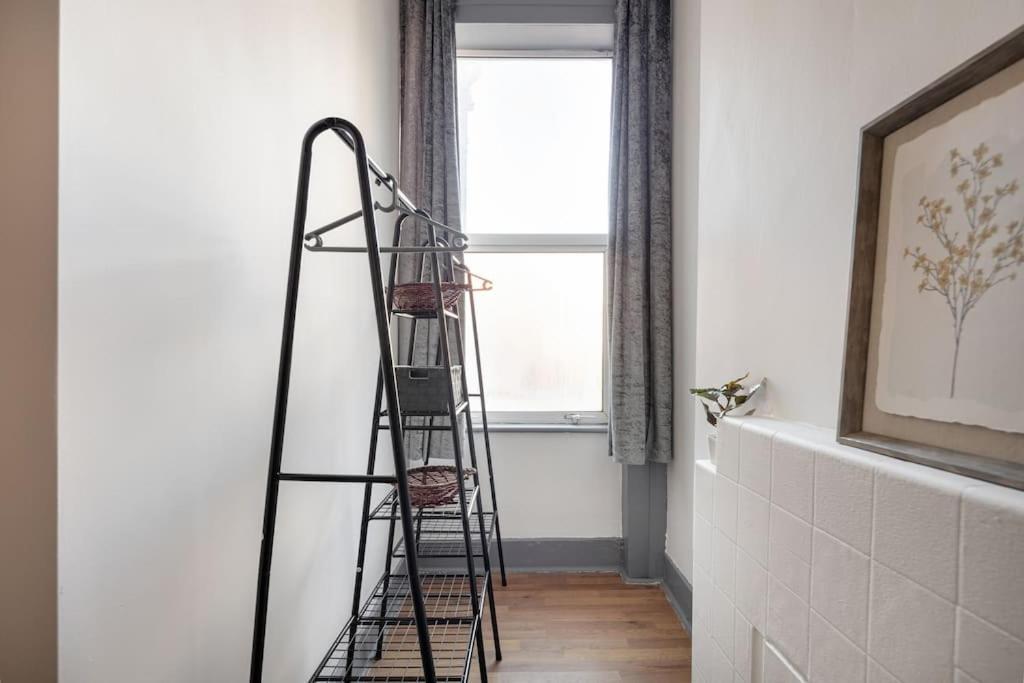 2A - Bright & Airy 2 Bed Flat - 20 Mins To Central London Exterior photo